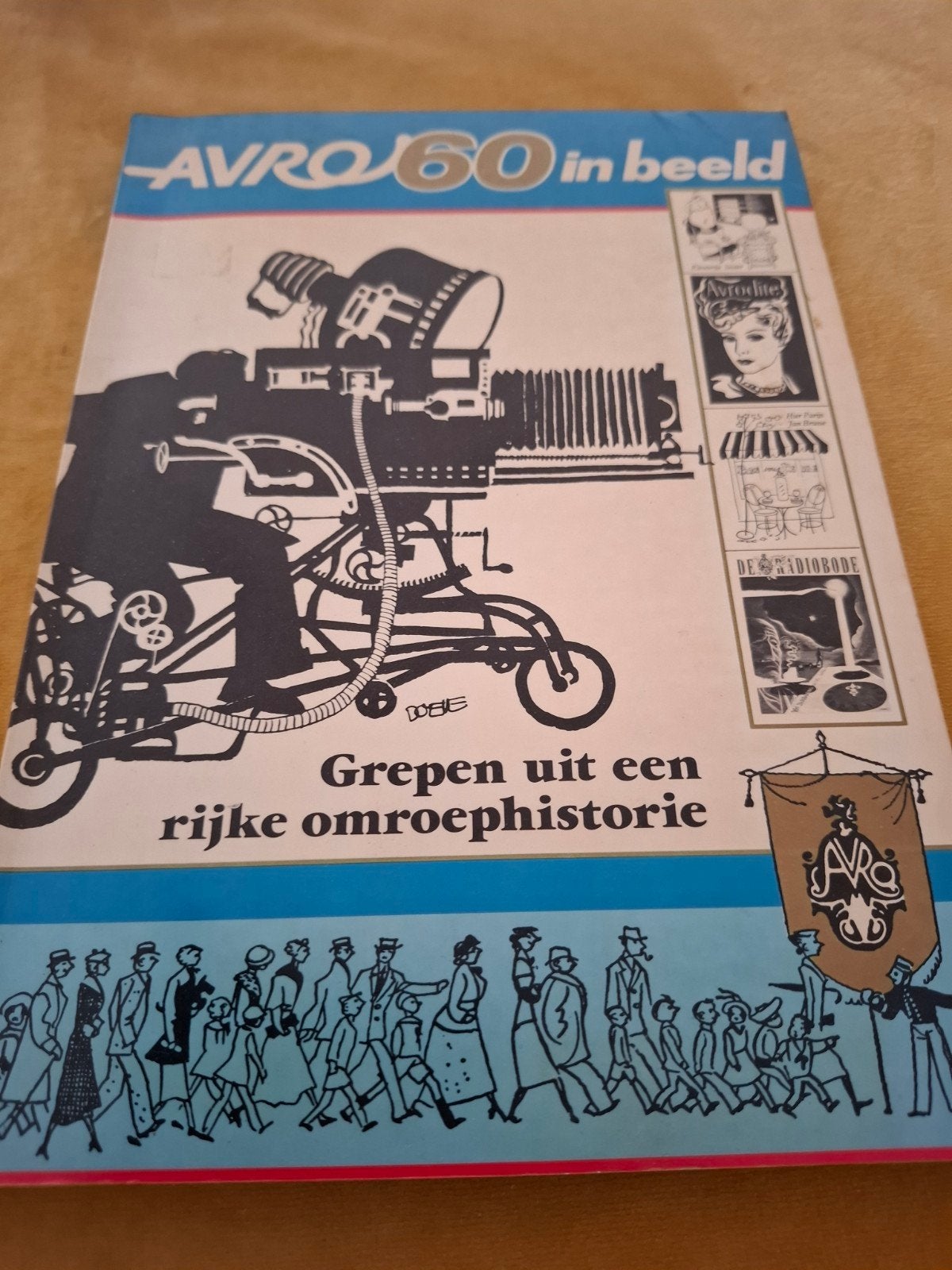 AVRO 60 in beeld - Grepen uit een rijke omroephistorie, Ophalen of Verzenden, Gelezen, Overige typen