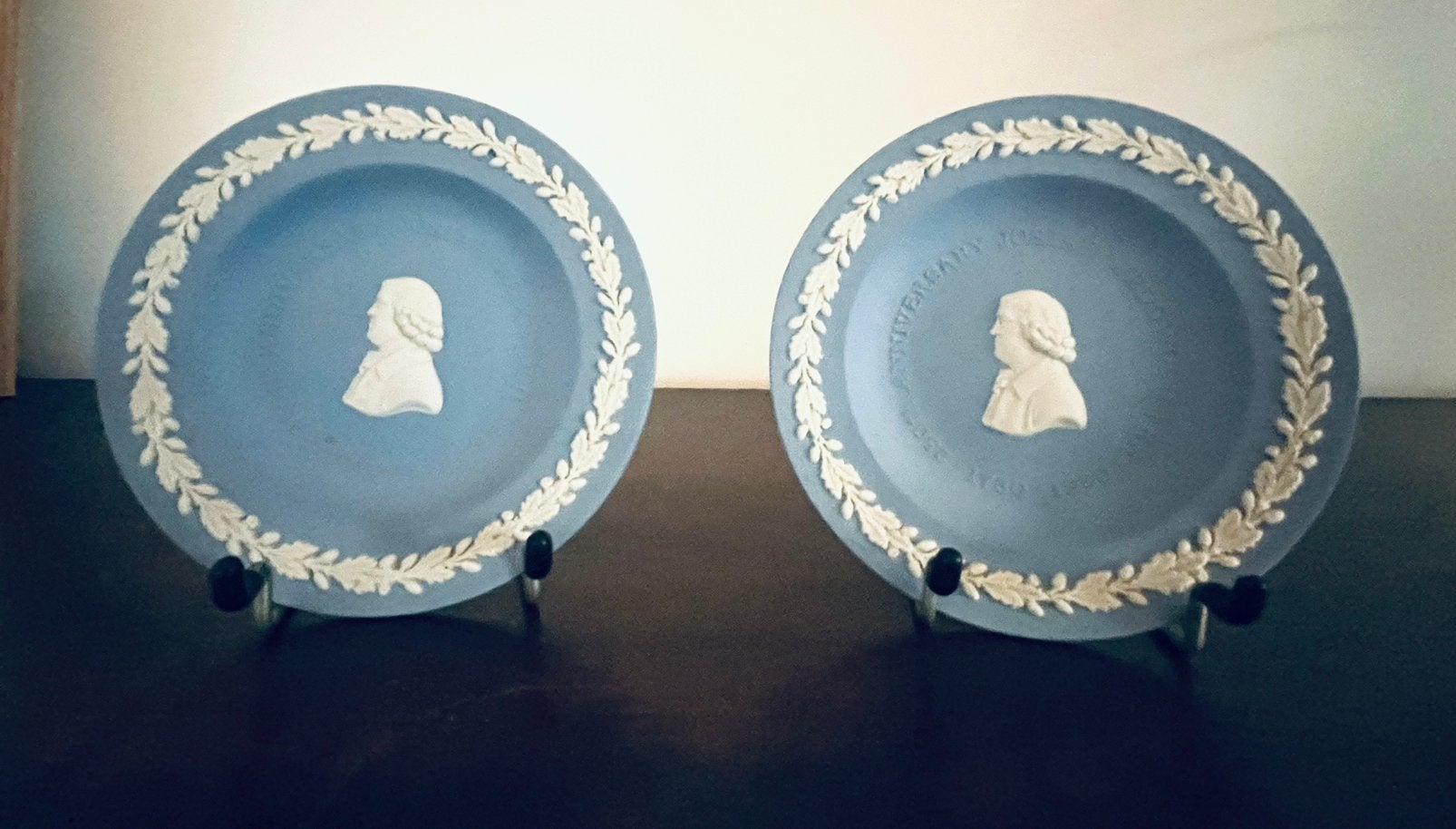 Set van 2 Wedgwood Jasperware bordjes (1971) incl. houders, Ophalen of Verzenden
