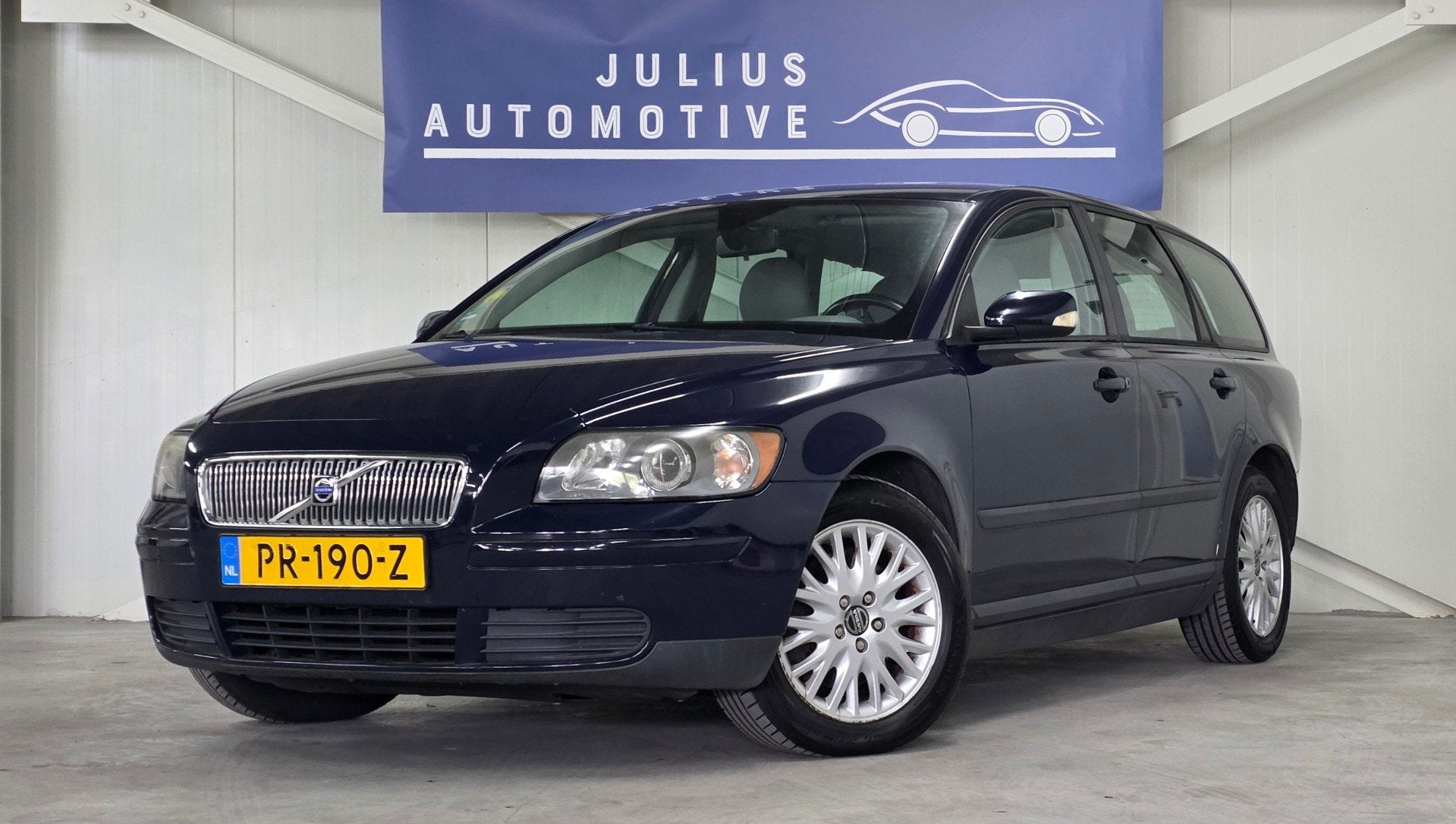 Volvo V50 2.4 Goed Onderhouden Trekhaak Airco Nieuwe APK Gar, Auto's, Gebruikt, Beige, 700 kg, Blauw