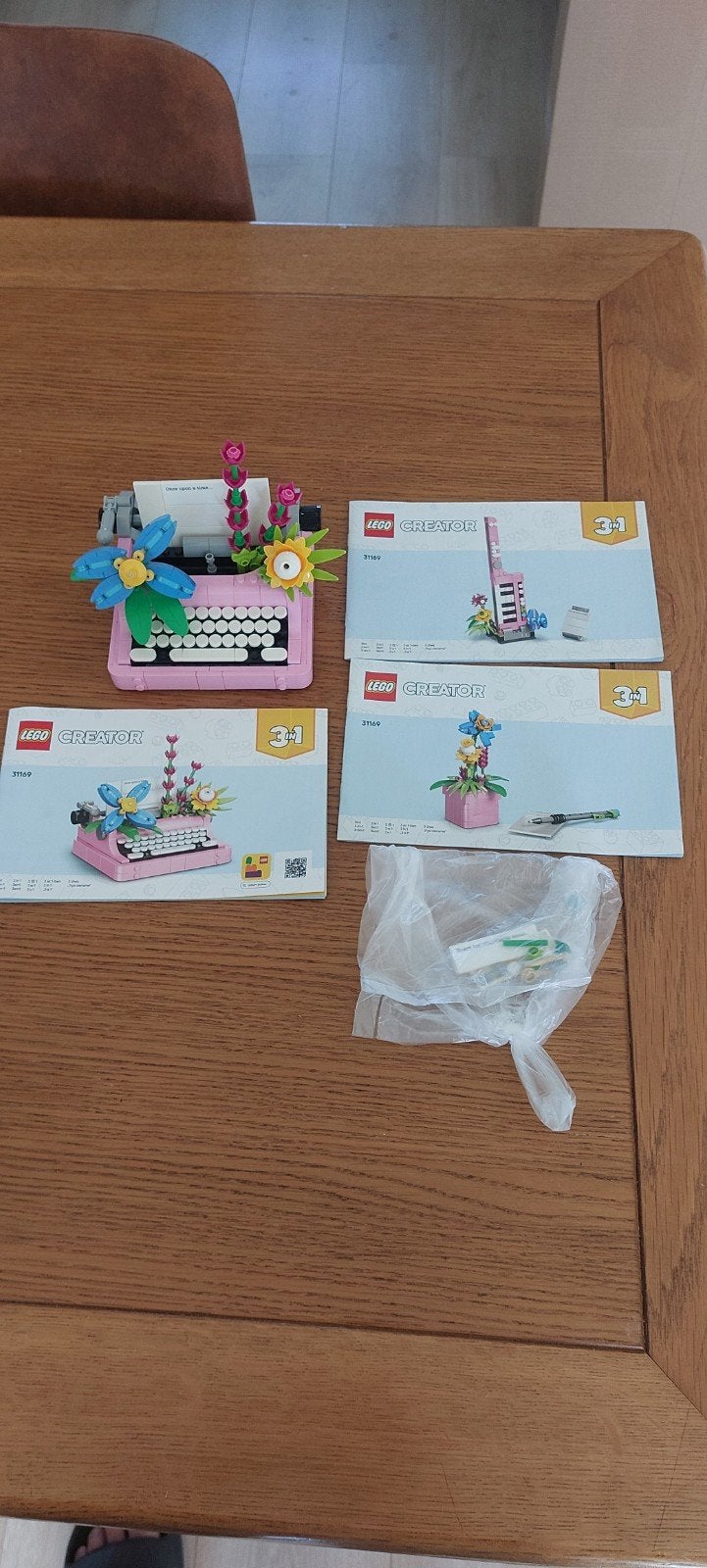 LEGO Creator 3-in-1 Roze Typemachine met Bloemen (31169), Kinderen en Baby's, Speelgoed | Duplo en Lego, Ophalen, Lego, Compleet