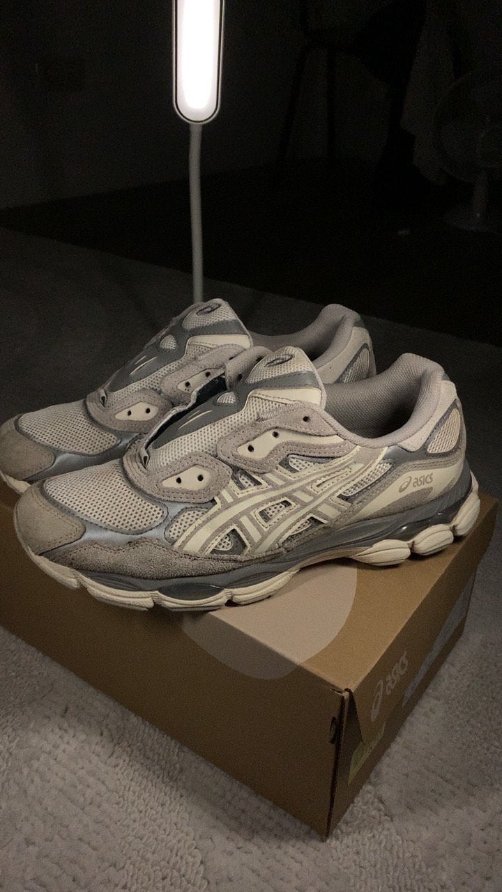 Asics gel nyc oyster grey maat 42, Bruin, Ophalen of Verzenden, Sneakers of Gympen, Zo goed als nieuw