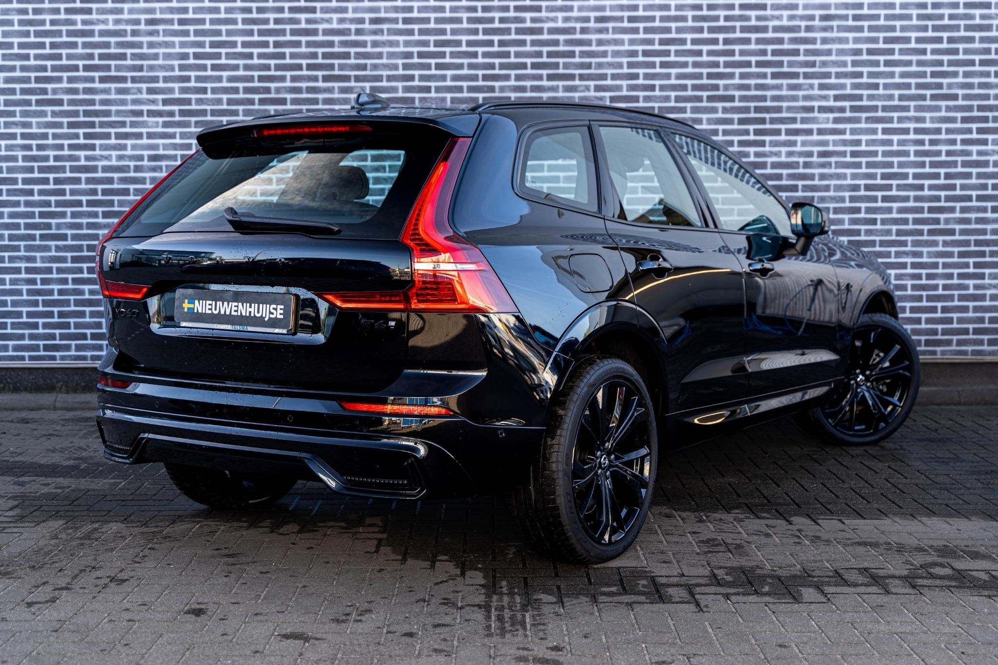 Volvo XC60 2.0 T6 Plug-in Hybrid AWD Ultra Black Edition | P, Gebruikt, Euro 6, 4 cilinders, Zwart