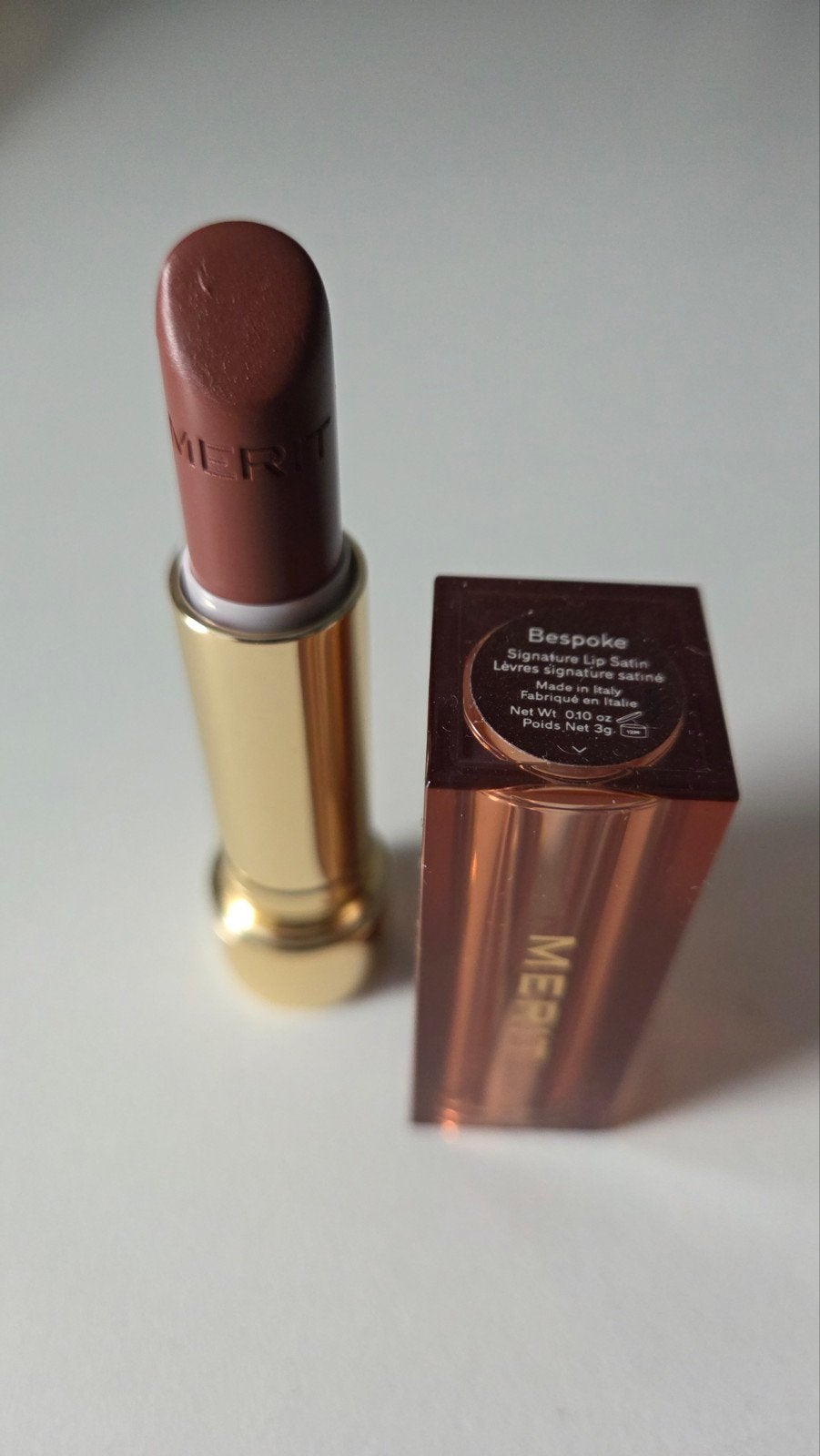 MERIT BEAUTY lipstick satin BESPOKE, Ophalen of Verzenden, Zo goed als nieuw, Lippen, Make-up