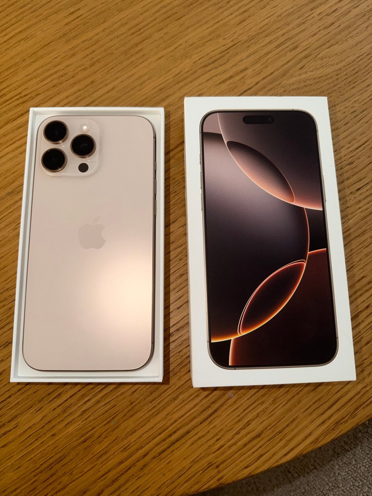iPhone 16 Pro Max 256 GB in nieuwstaat (1 jaar oud), Telecommunicatie, Mobiele telefoons | Apple iPhone, Ophalen, Zo goed als nieuw