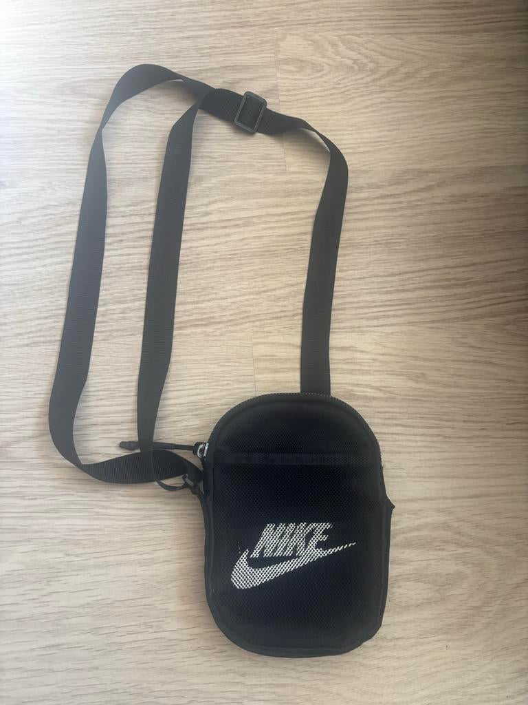 Nike Nek Tasje - Zwart met Wit Logo, Ophalen, Gebruikt, Zwart, Overige merken