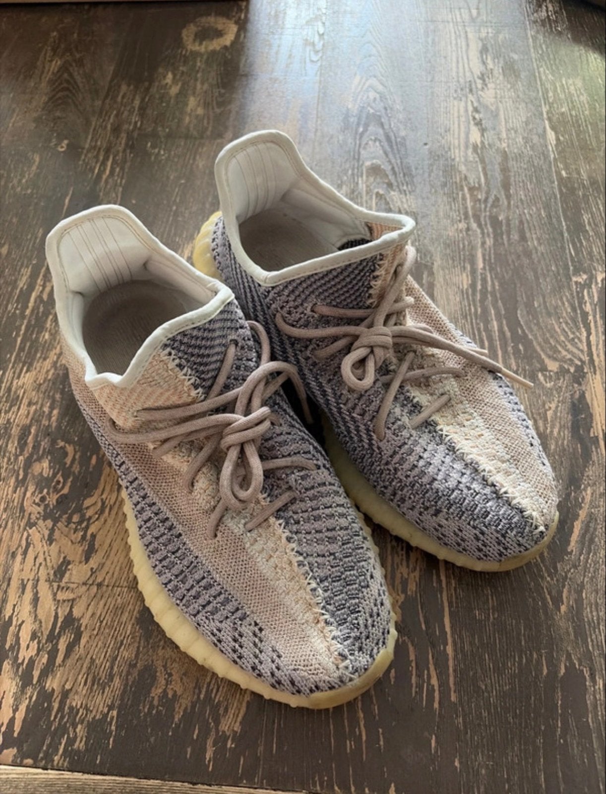 Yeezy 350 Ash Pearl - Maat 44, Kleding | Heren, Ophalen of Verzenden, Gedragen, Overige kleuren, Sneakers of Gympen