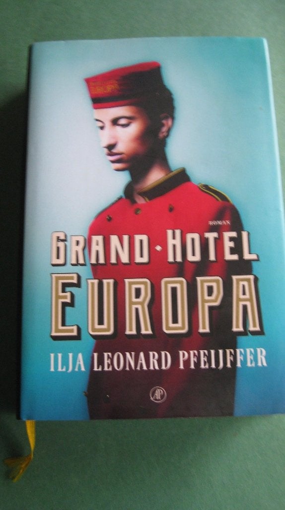 lja Leonard Pfeiffer - Grand Hotel Europa, Boeken, Literatuur, Ophalen of Verzenden, Zo goed als nieuw, Nederland