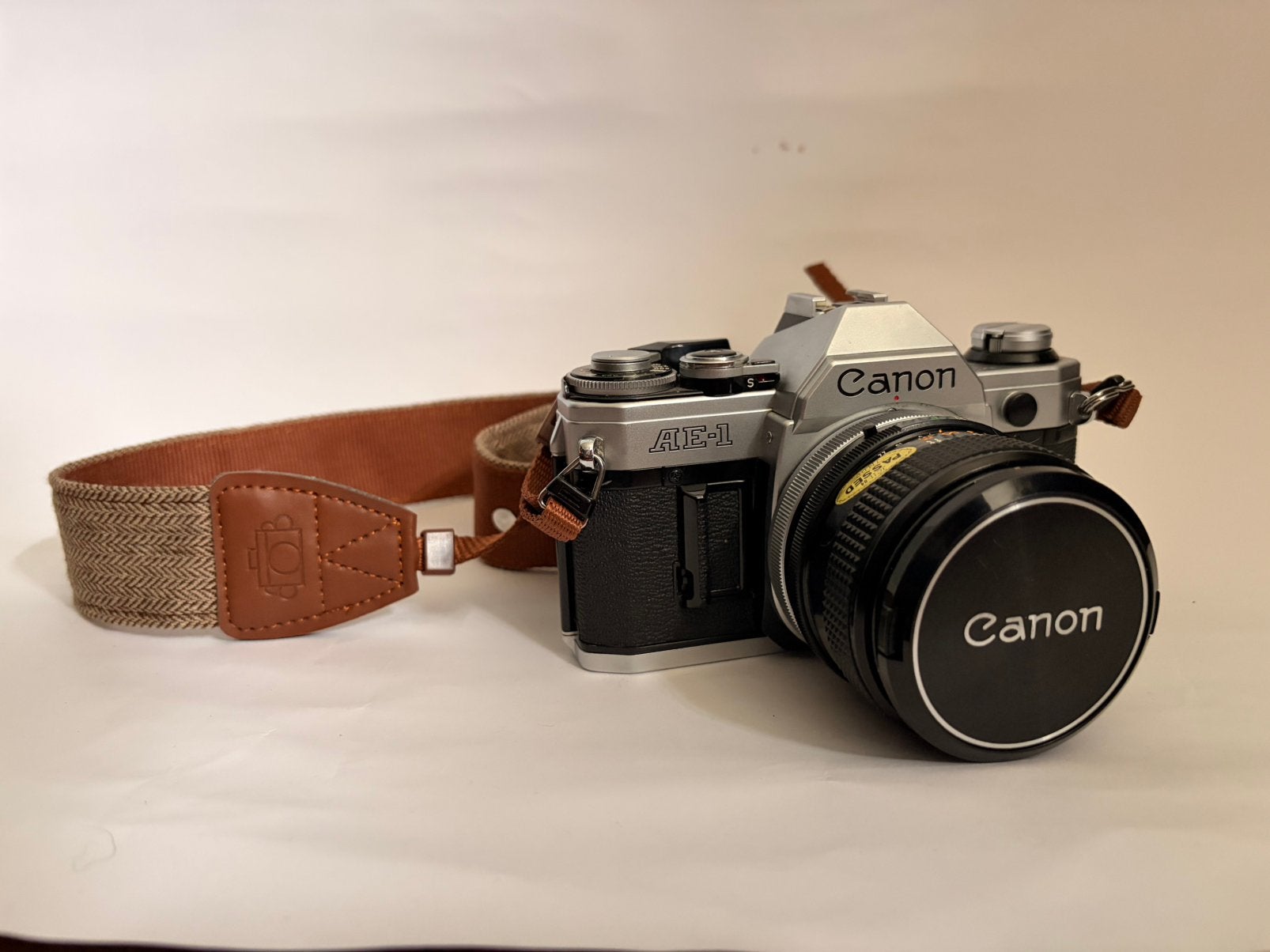 Canon AE-1 analoge camera, zeer complete set, Ophalen of Verzenden, Zo goed als nieuw, Spiegelreflex, Canon