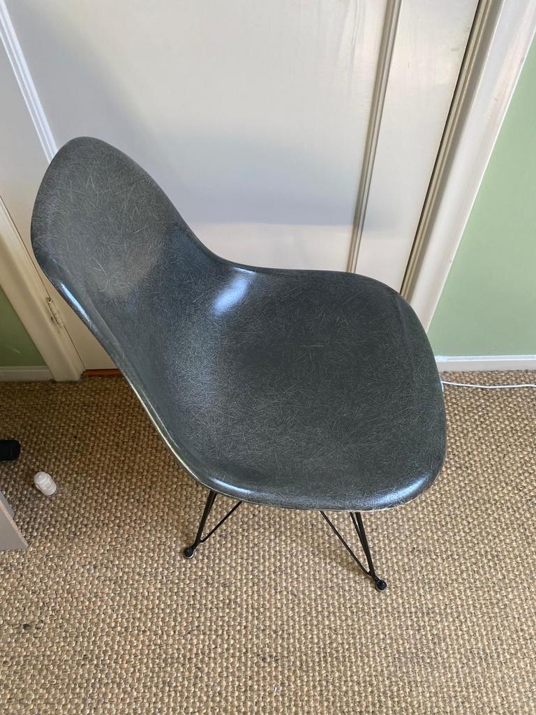 Eames Fiberglass Stoel - Elephant Grey - Modernica, Charles & Ray Eames, Ophalen of Verzenden, Zo goed als nieuw, Nvt tweedehands