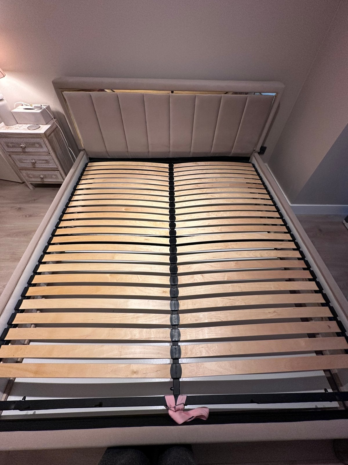 Bed without the mattres., Ophalen, Eenpersoons, Zo goed als nieuw, 180 cm