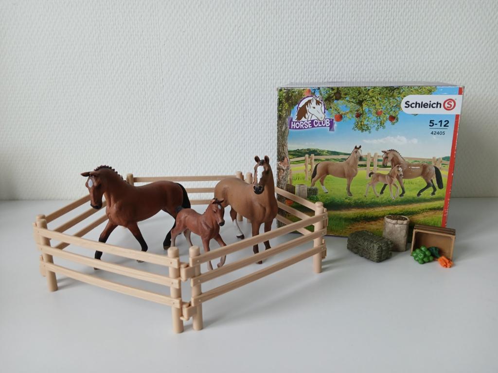Schleich paarden met paddock, Ophalen of Verzenden, Zo goed als nieuw