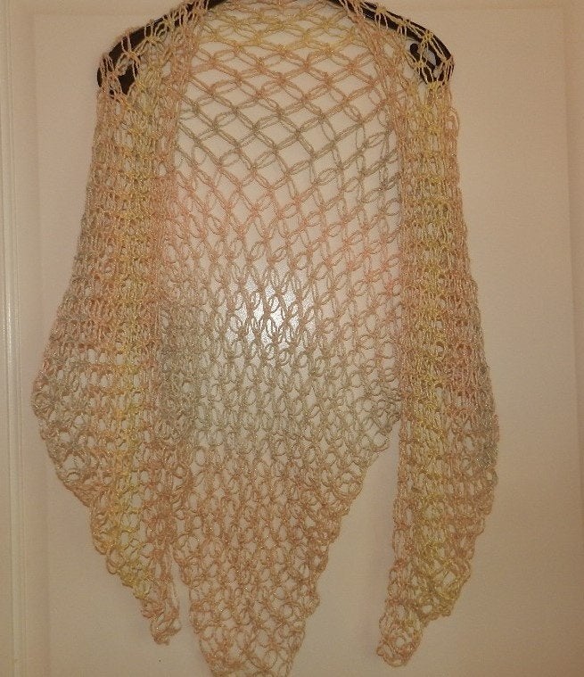 Mooie pastelkleurige handgehaakte sjaal/omslagdoek, Kleding | Dames, Verzenden, Nieuw, Maat 46/48 (XL) of groter