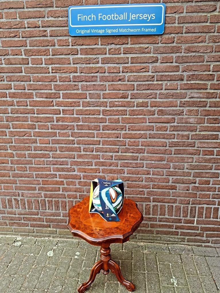 OFFICIAL BRACUZA MATCH BALL WORLD CUP 2014 BRAZIL WITH BOX, Ophalen of Verzenden, Zo goed als nieuw, Buitenlandse clubs, Shirt