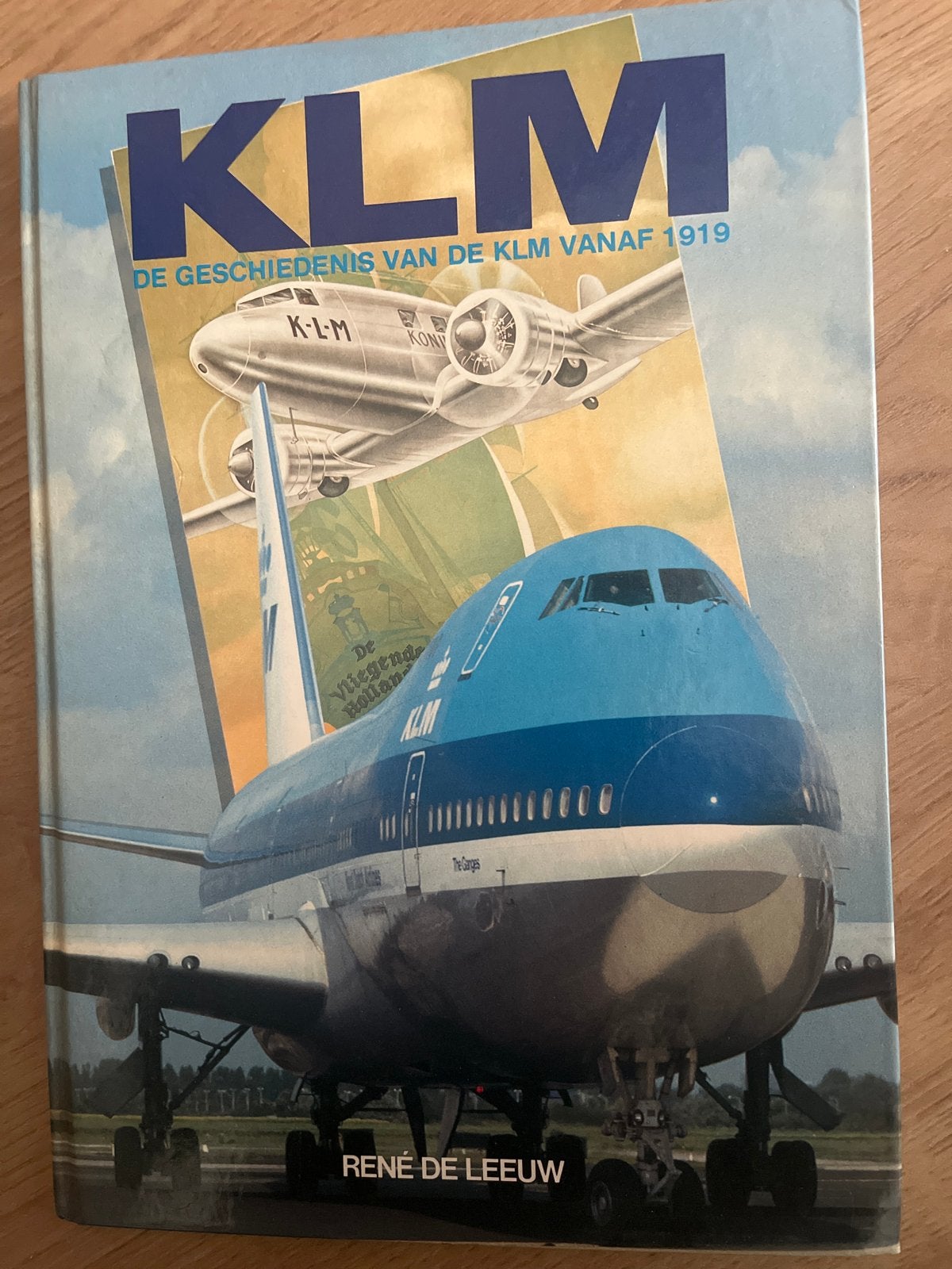 KLM: De Geschiedenis van de KLM vanaf 1919, Ophalen of Verzenden, Gelezen, Vliegtuig