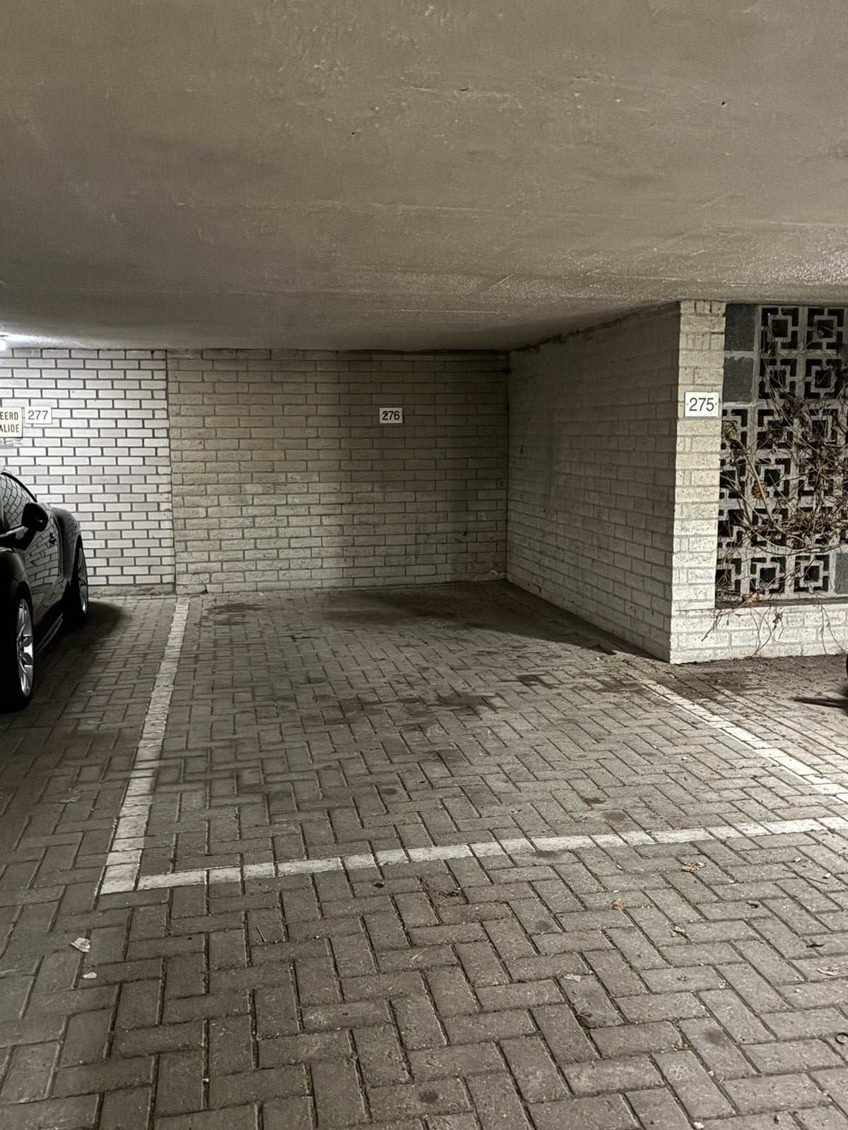 Parkeerplaats overdekt garage utrecht, Huizen en Kamers, Garages en Parkeerplaatsen, Utrecht-stad