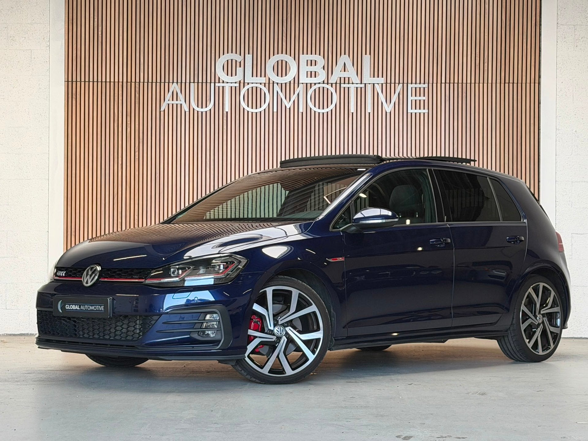 Volkswagen Golf 2.0 TSI GTI - VIRTUAL - PANORAMADAK - DYNAUD, Stof, 4 cilinders, 1984 cc, Blauw