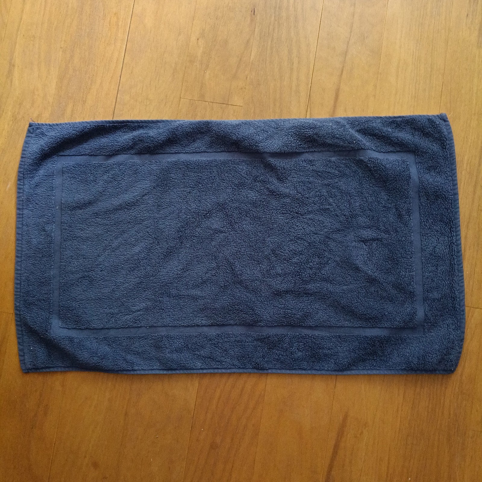 Hema badmat 50x85cm,  nachtblauw, nieuw zonder prijskaartje., Ophalen of Verzenden, Zo goed als nieuw, Blauw, Handdoek