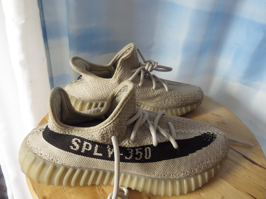 Grijze  beige sneakers SPLY–350  mt 40,5 boost yeezy adidas, Overige kleuren, Ophalen of Verzenden, Sneakers of Gympen, Adidas Yeezy