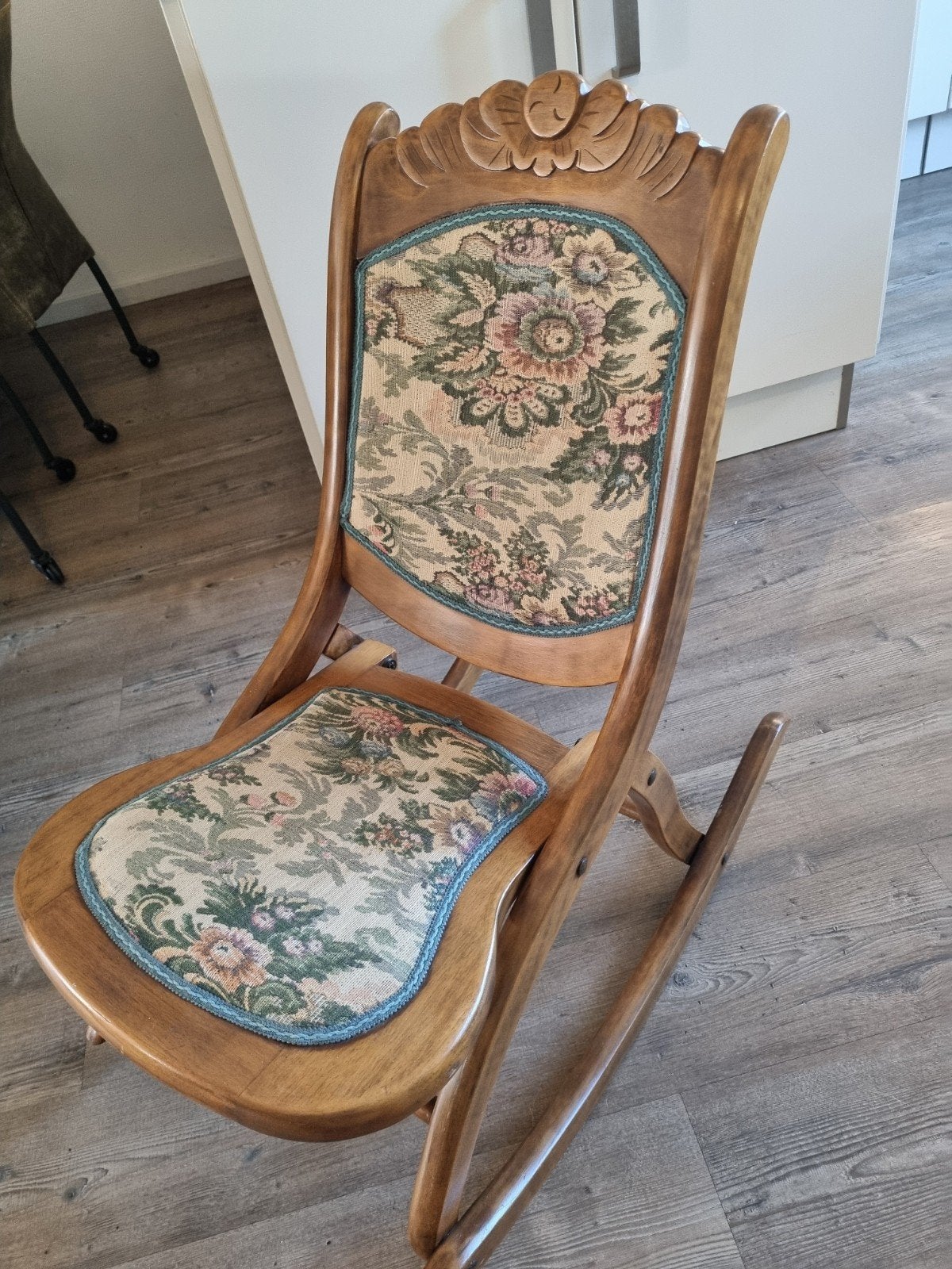 antiek schommelstoeltje, Ophalen