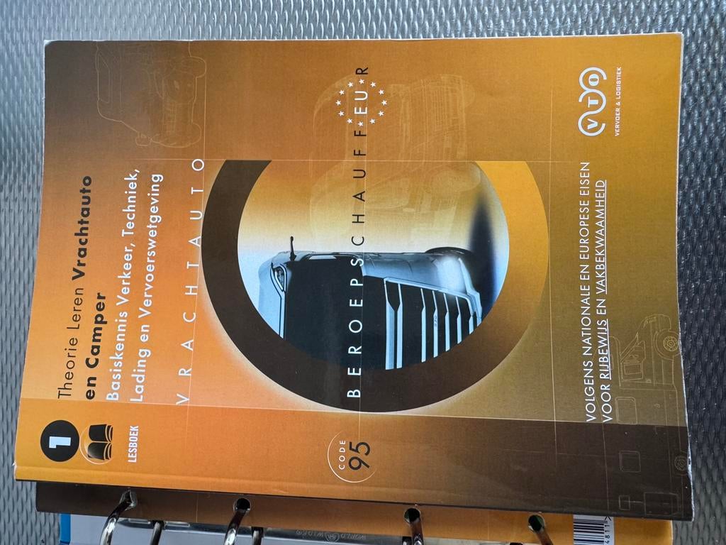 Nieuwe boeken Vrachtwagen theorie module 1-2-3, Boeken, Ophalen, Zo goed als nieuw, Vrachtwagen