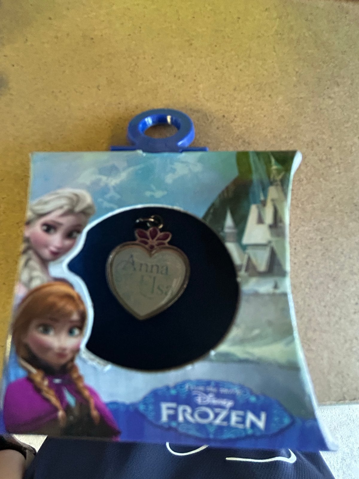 Disney Frozen Anna & Elsa Hanger - Nieuw in verpakking!, Ophalen of Verzenden, Nieuw, Zilver, Hanger