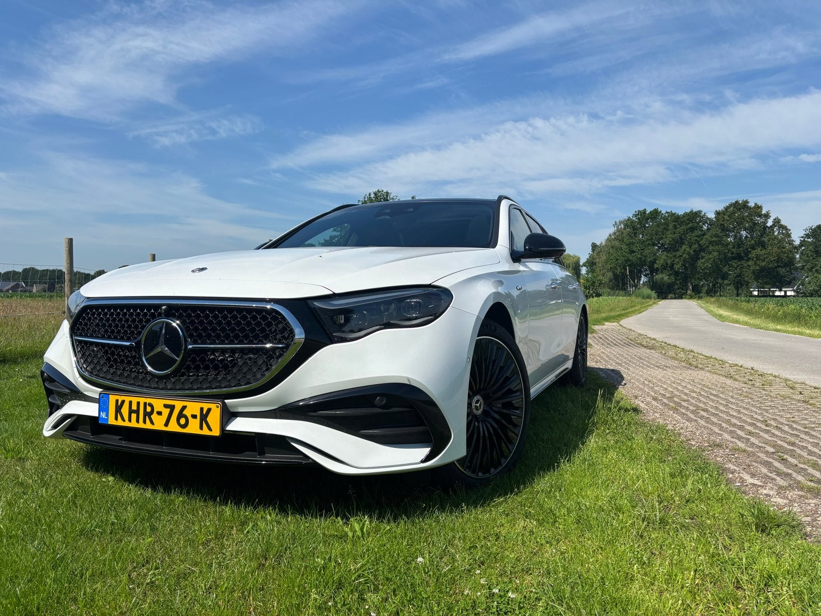 Mercedes E300 e AMG line 2025 Pano, 20”, trekhaak enz, Auto's, Mercedes-Benz, Automaat, Achterwielaandrijving, Verblindingsvrij grootlicht