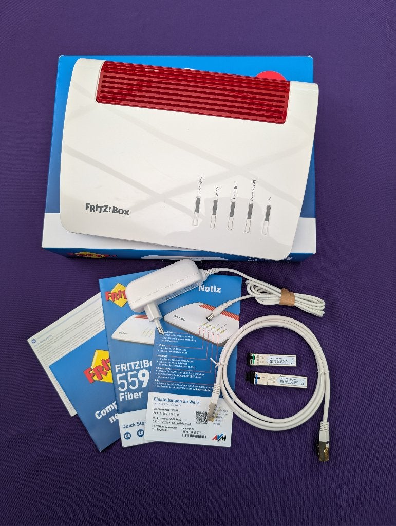 FRITZ!Box 5590 Fiber AON en XGS-PON, Ophalen of Verzenden, Zo goed als nieuw, Router met modem, Fritz!Box