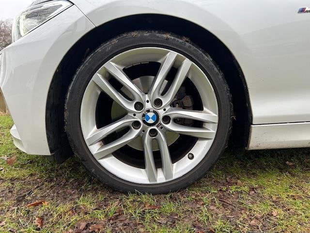 BMW 2-serie Coupé 220i M Sport Parelmoer wit, Nieuwstaat!, Auto's, Automaat, 1345 kg, Achterwielaandrijving, Gebruikt