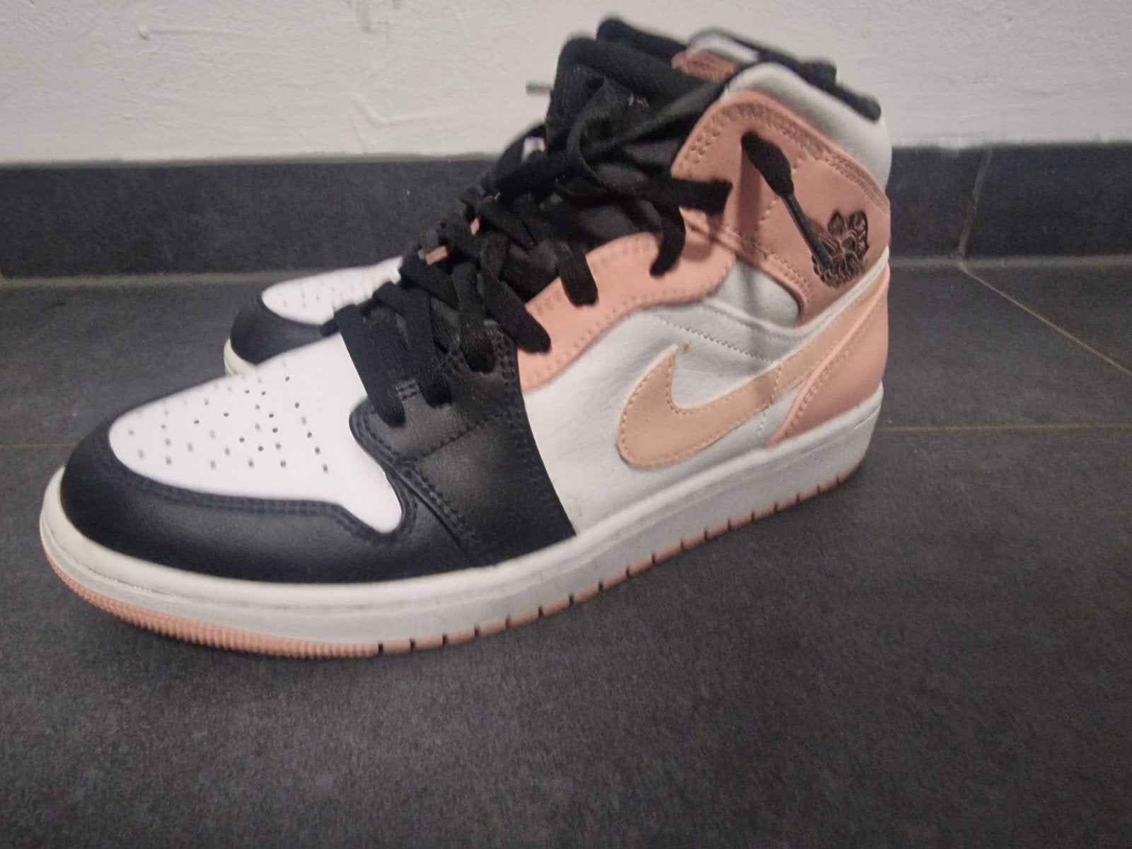 Air Jordan 1 Mid sneakers roze/wit/zwart - Maat 44, Ophalen