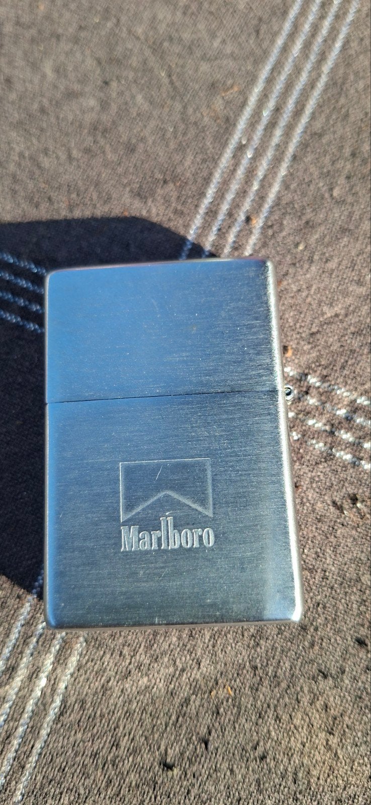 Marlboro Zippo aansteker - Zeldzaam verzamelobject, Ophalen of Verzenden, Nieuw, Aansteker
