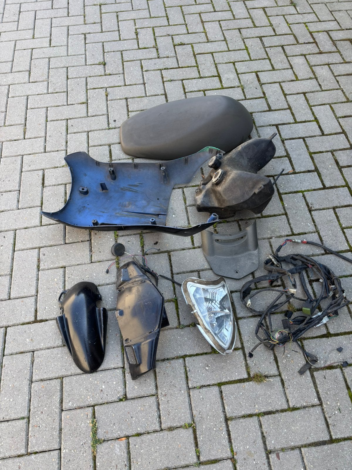 Onderdelen aprillia sonic koplamp budy kappen tank, Fietsen en Brommers, Ophalen of Verzenden, Zo goed als nieuw, Koplamp