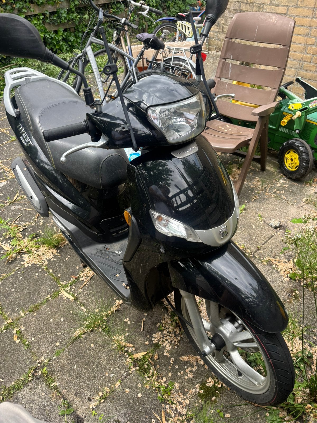 Peugeot tweet (accu leeg), Fietsen en Brommers, Scooters | Peugeot, Ophalen, Gebruikt, Benzine, Overige modellen
