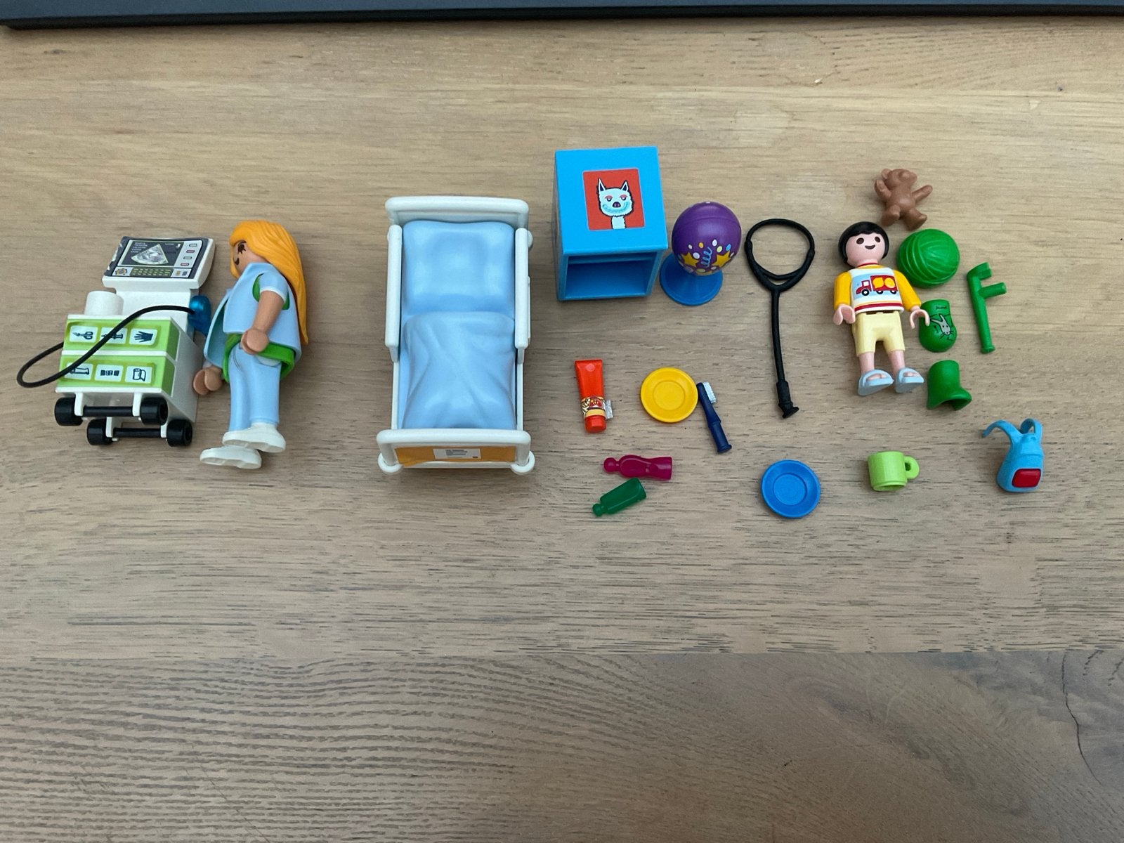 Playmobil ziekenhuis set met figuren en accessoires, Ophalen of Verzenden, Gebruikt, Jongen of Meisje