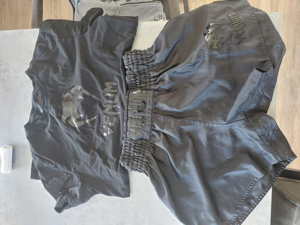 Venum set shirt M en broekje L, Ophalen of Verzenden, Zo goed als nieuw, Voetbal