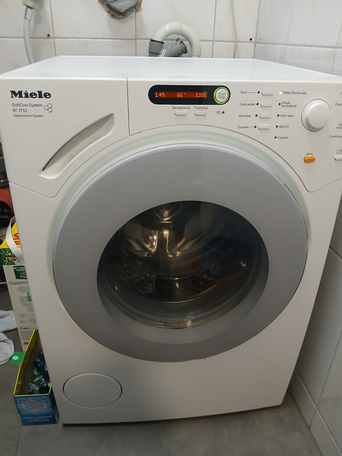 Miele W 1713 SoftCare System Wasmachine - Werkt perfect!, Gebruikt, Ophalen of Verzenden, Voorlader, Kort programma