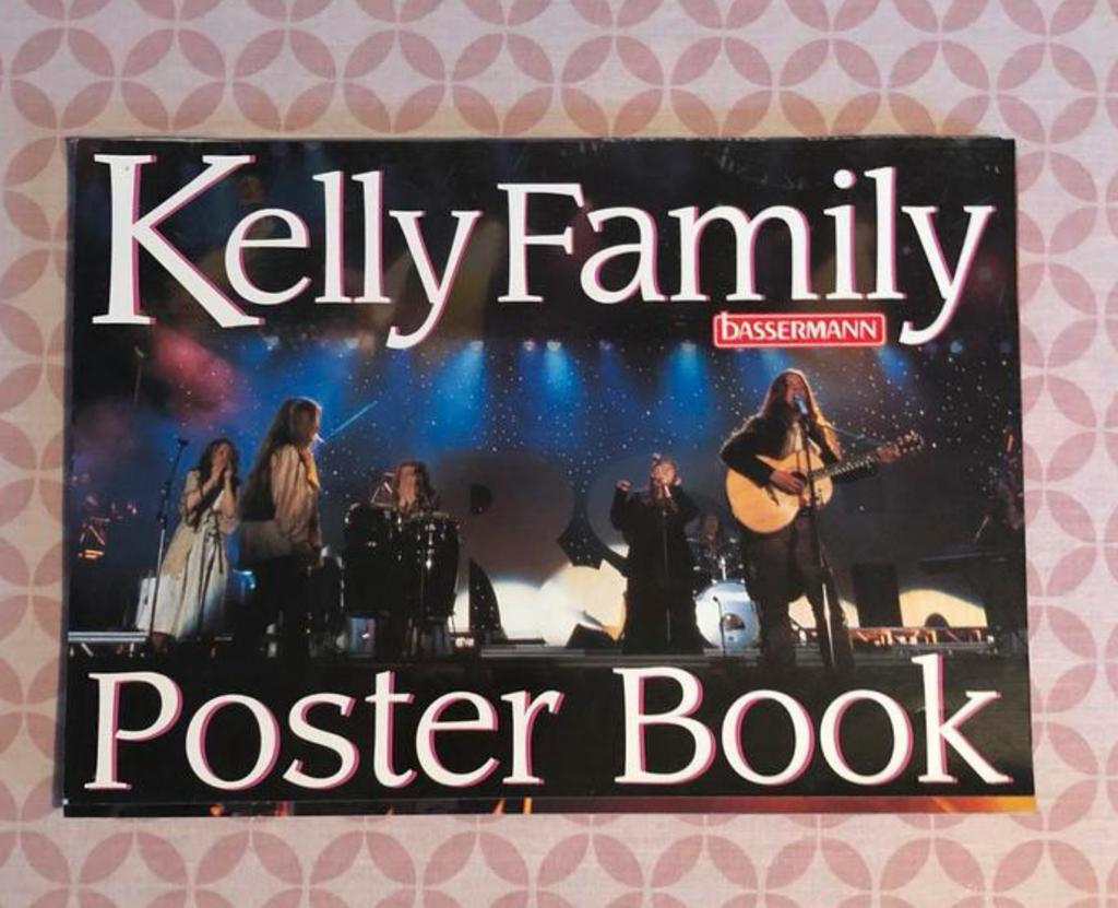 Poster book van The Kelly Family., Ophalen of Verzenden, Poster, Artwork of Schilderij