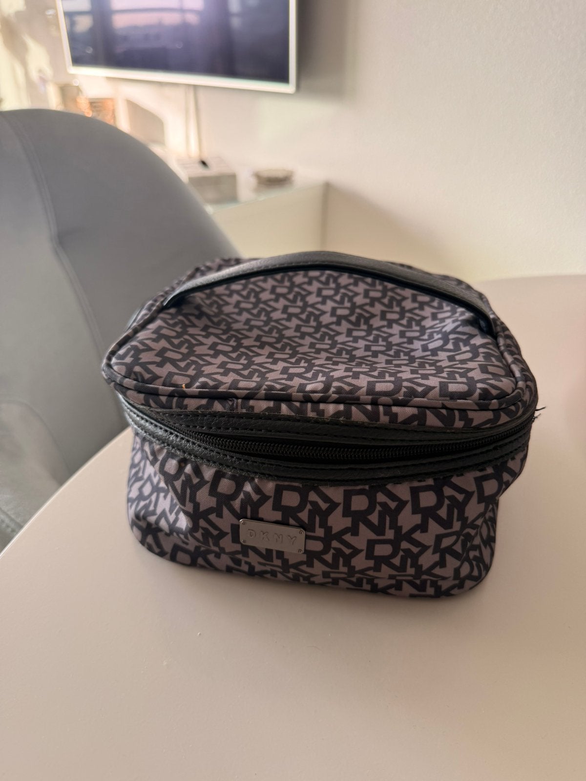 Toilettas - Beautycase - make up tas DKNY, Sieraden, Tassen en Uiterlijk, Ophalen, Gebruikt, Blauw, Dame
