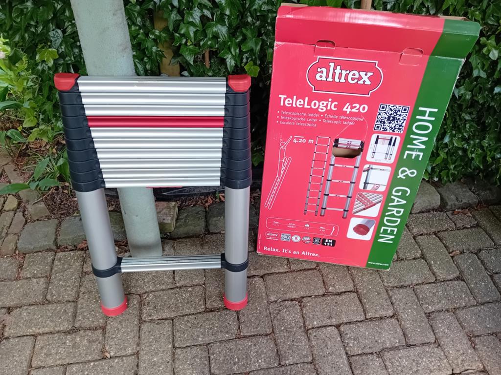 Altrex telescoop ladder 420, Doe-het-zelf en Verbouw, Ladders en Trappen, Ophalen, Zo goed als nieuw, 2 tot 4 meter