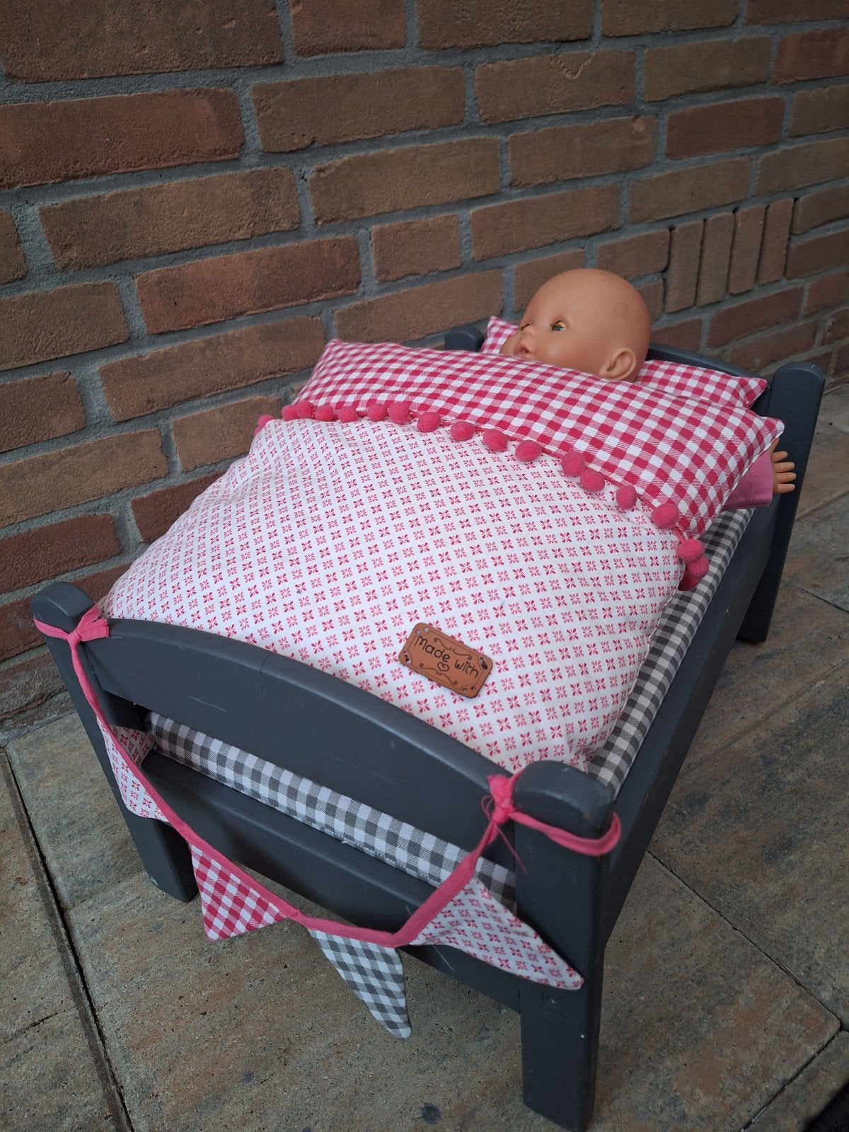 Poppenledikant met matras, kussen, dekbed en pop, Ophalen of Verzenden, Gebruikt, Babypop