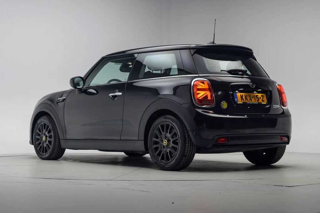 MINI Mini Electric Cooper SE Classic Trim 3-Fase [ LED Navi, Auto's, Mini, 0 cilinders, Gebruikt, 1340 kg, Automatische klimaatregeling
