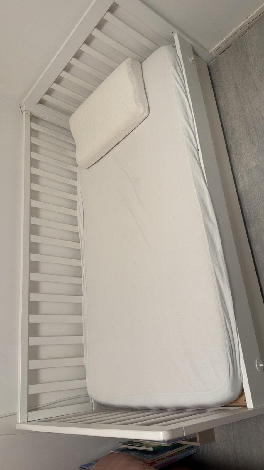 Kinderbed met lady , matras , kussen, Zo goed als nieuw, Bedbodem, Eenpersoons, 70 cm of minder