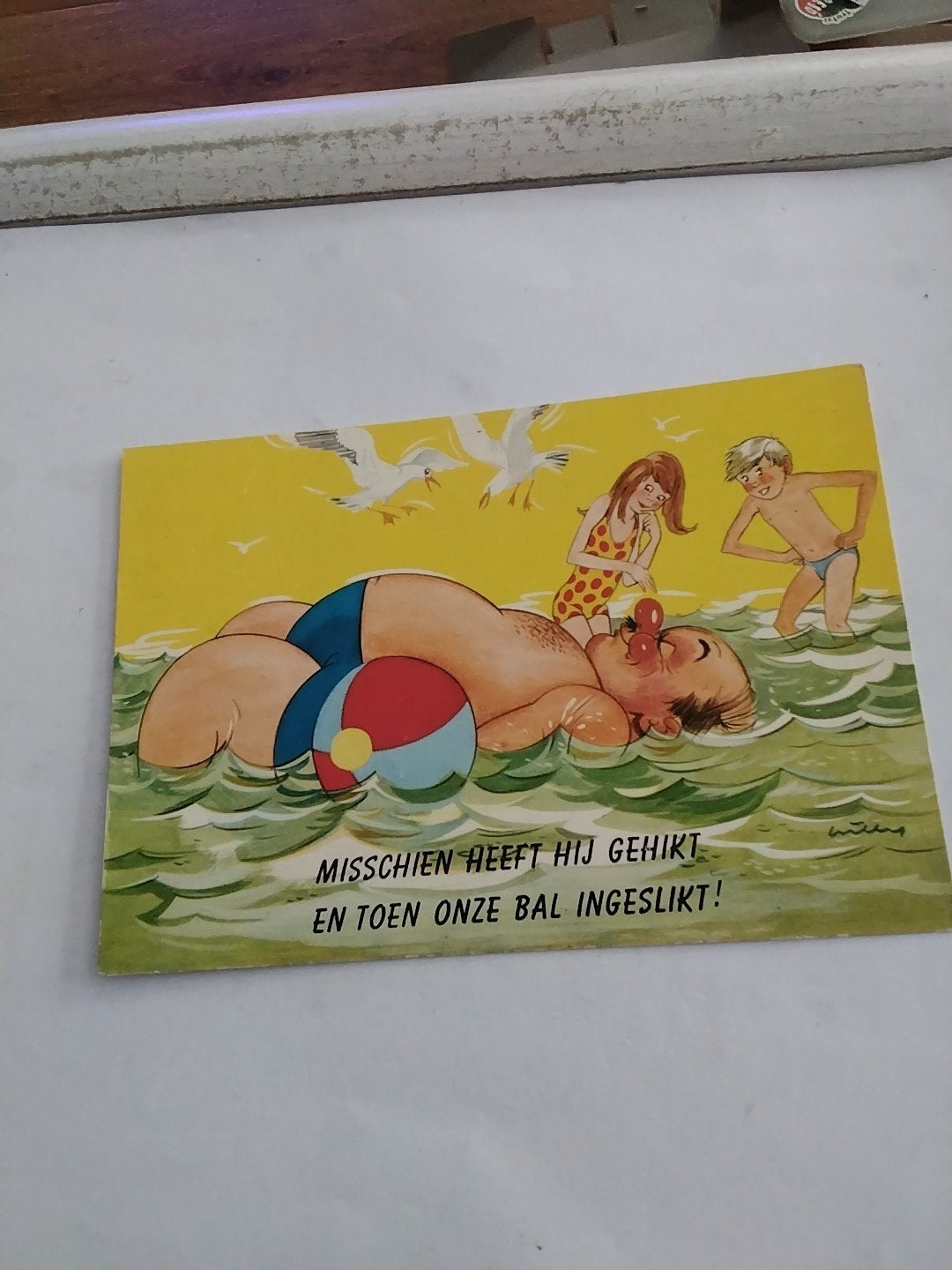 Vintage Humoristische Ansichtkaart - Dikke Man in Zee, Verzamelen, Ophalen of Verzenden, 1960 tot 1980, Gelopen