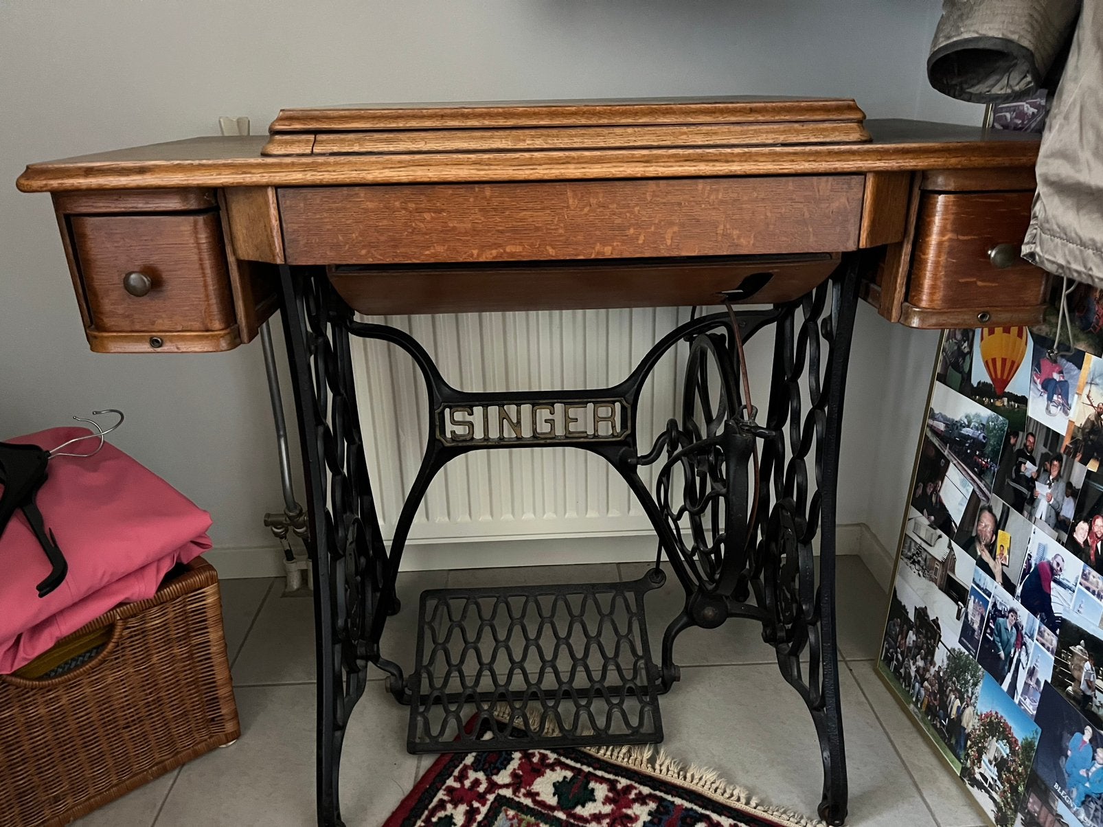 Antieke Singer Naaimachine met Tafel, Antiek en Kunst, Antiek | Naaimachines, Ophalen