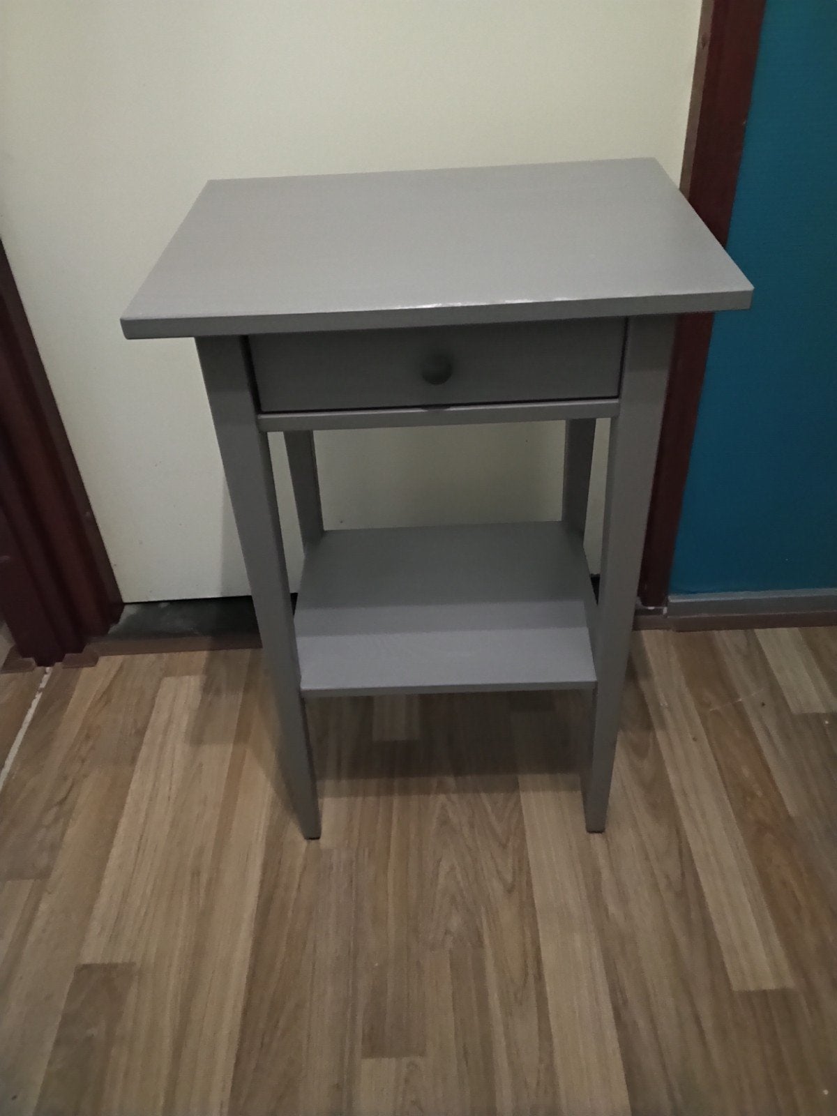 hemnes nachtkastje bijna gratis, Ophalen, Zo goed als nieuw