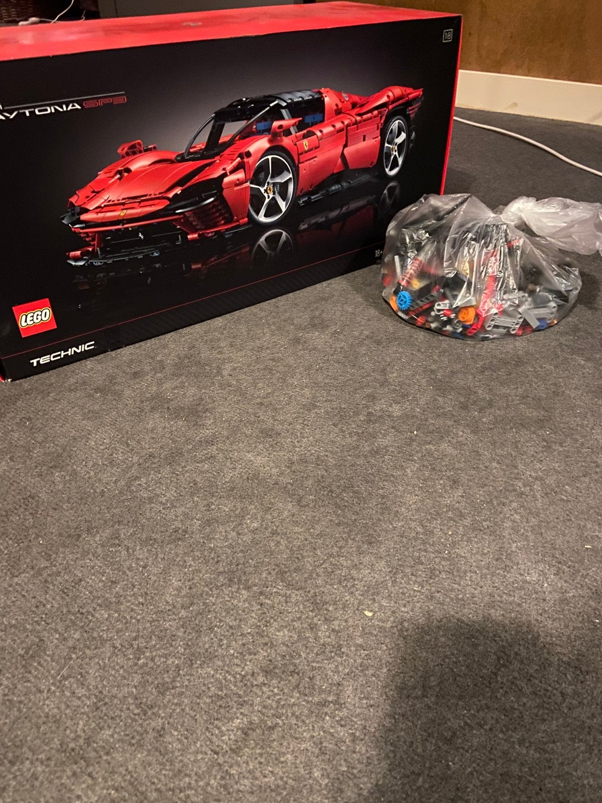 LEGO Technic Ferrari Daytona SP3. compleet op 1 onderdeel na, Ophalen of Verzenden, Zo goed als nieuw, Auto's