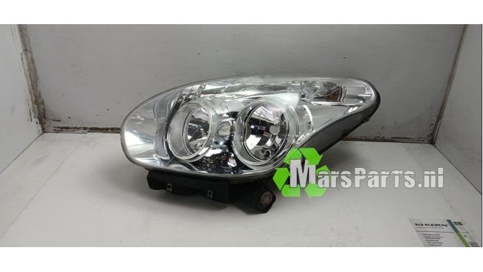 Koplamp links van een Opel Combo