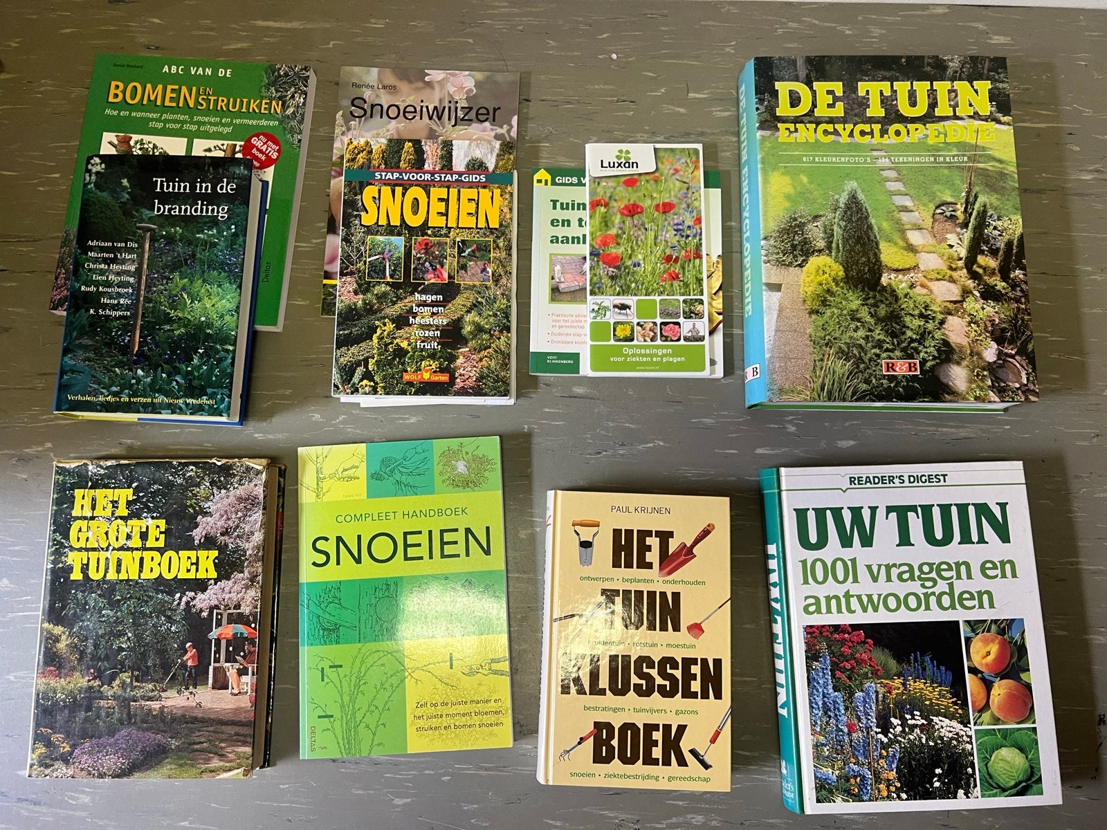 Verzameling tuinboeken en snoeiwijzers, Ophalen of Verzenden, Gelezen, Tuinieren en Tuinplanten