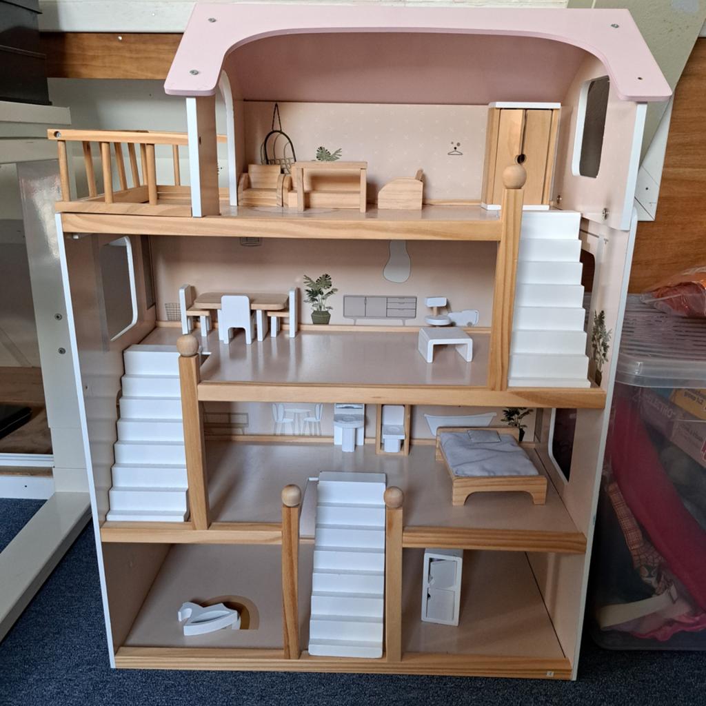 Groot houten poppenhuis met meubels van Petit Amélie, Kinderen en Baby's, Speelgoed | Poppenhuizen, Ophalen, Zo goed als nieuw