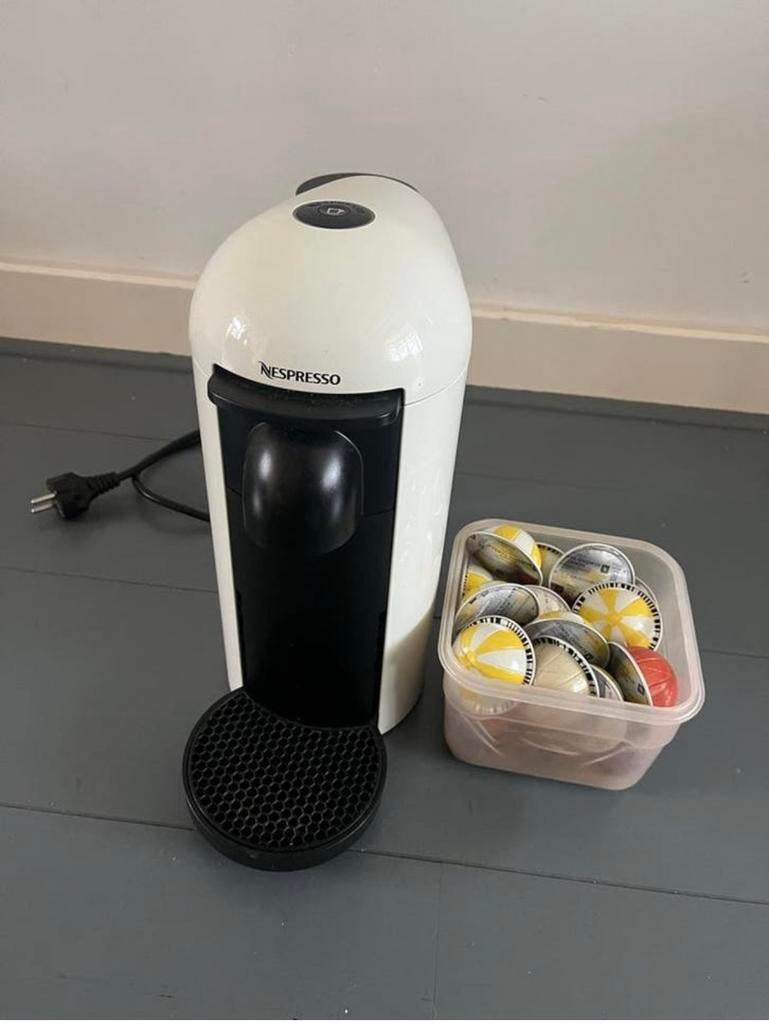 Nespresso Vertuo koffiemachine met capsules, Ophalen of Verzenden, Gebruikt, Koffiemachine, Koffiepads en cups