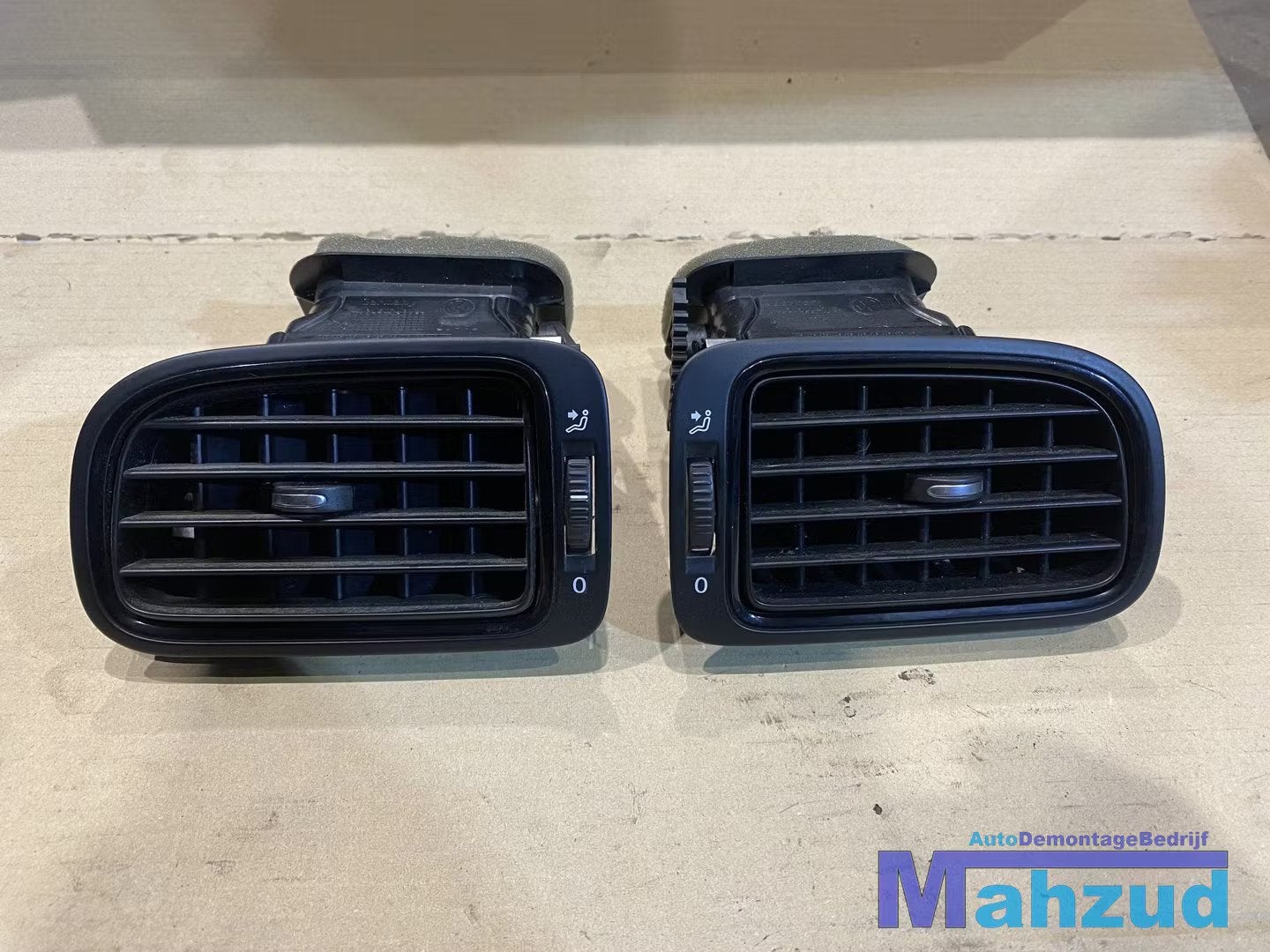 VW POLO 6R Zwart luchtrooster dashboard set, Auto-onderdelen, Dashboard en Schakelaars, Gebruikt, Volkswagen, Volkswagen AG, Berliner Ring 2
38440  Wolfsburg, DE